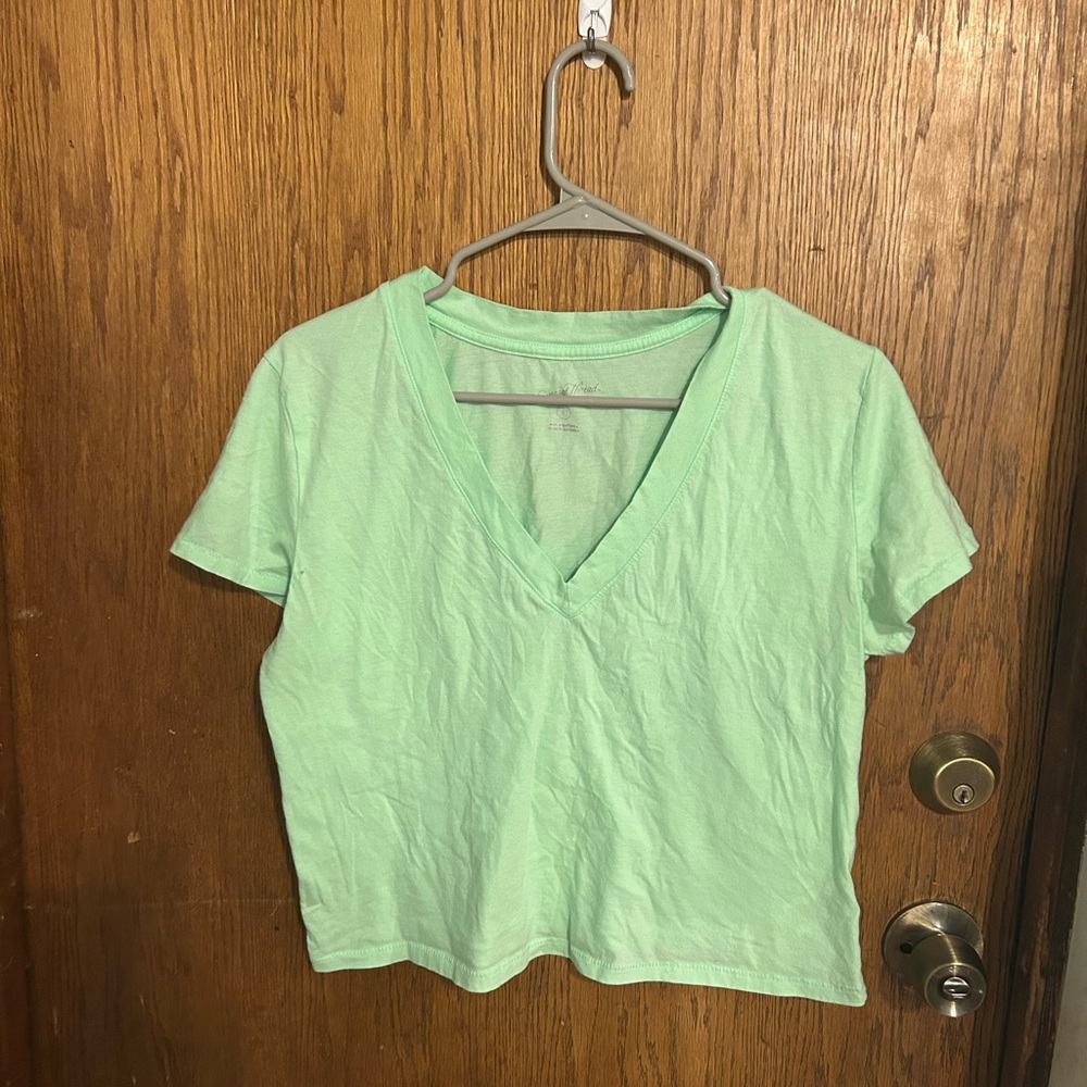 Universal Thread Green v-neck crop top tee